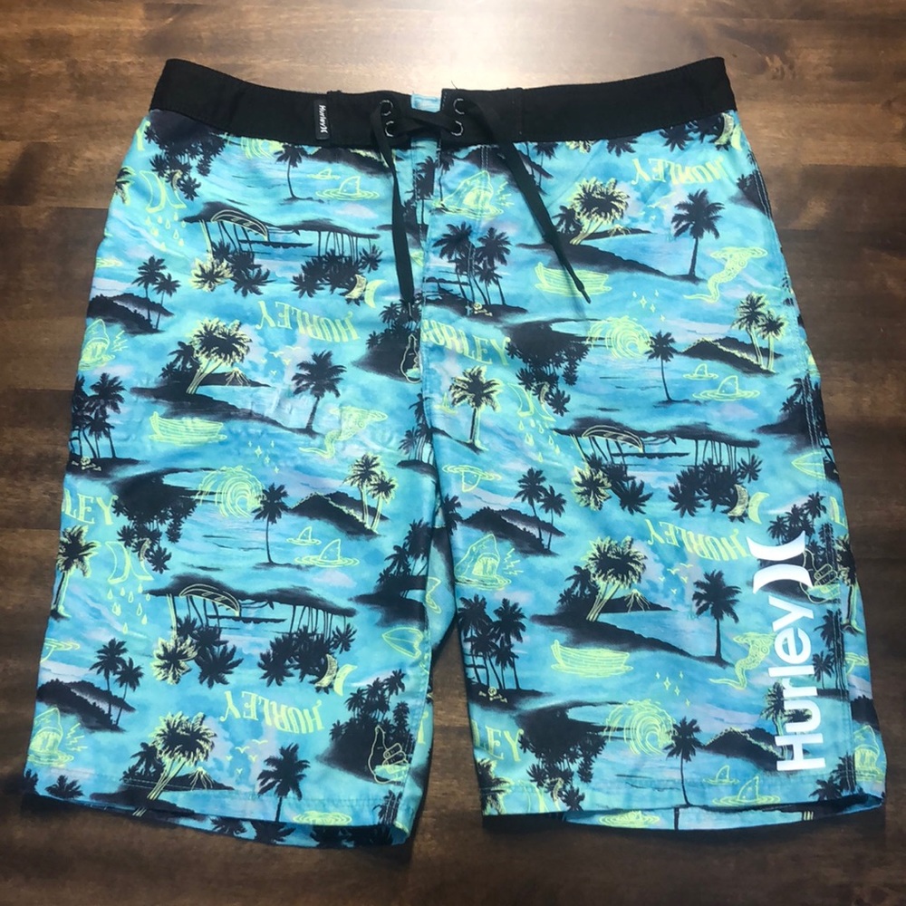 Men’s Hurley board shorts 18/29